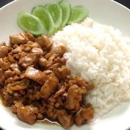 ข้าวไก่กระเทียมพริกไทย