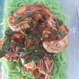 หมี่หยกกระเพรากุ้ง