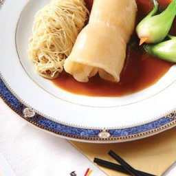 บะหมี่กระเพาะปลาสดราดซอสเป๋าฮื้อ