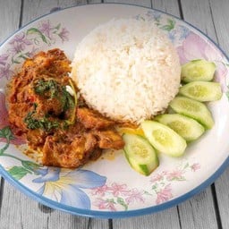 ผัดพริกแกง ราดข้าว