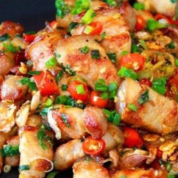 ผัดพริกเกลือ ราดข้าว