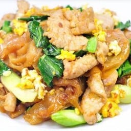 ผัดซีอิ๊วเส้นใหญ่