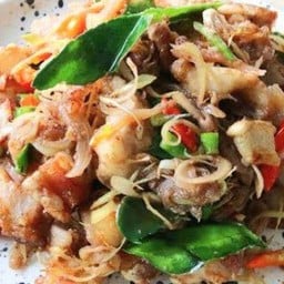 ผัดสมุนไพรพริกขี้หนูสด ราดข้าว