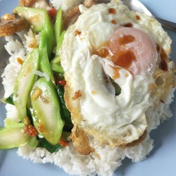 ร้านอาหารตามสั่งเจ้ตู่ หลังป้อมยามตลาดเอี่ยม