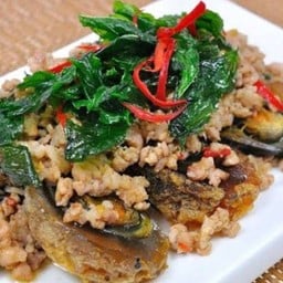 ผัดกระเพรา (กับข้าว)