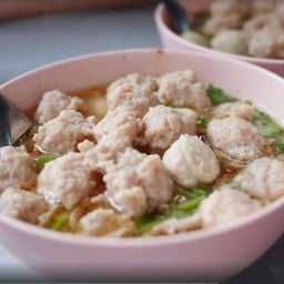 บู่เอ็ง เตี๋ยวหมู ซุปหมึก รามคำแหง39