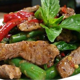 ผัดโหระพาพริกขี้หนูสด (กับข้าว)