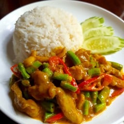ข้าวราดไก่ผัดพริกแกงใต้