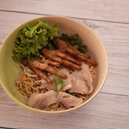 หมูหมักตีนไก่ตุ๋น