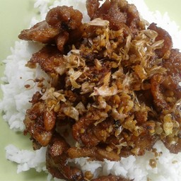 ข้าวหมูทอดกระเทียม