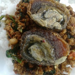 ข้าวกะเพราหมูสับไข่เยี่ยวม้า