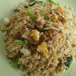 ข้าวผัดไข่ใส่หมู