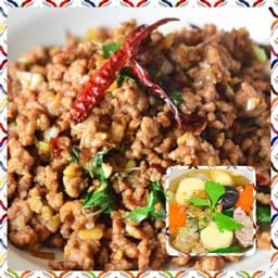 กระเพราโบราณหมูสับราดข้าว+ต้มจืดสาหร่ายหมูเด้ง (ชุดเล็ก)