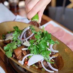 ขาหมูต้มยำแห้ง (Spicy pork leg soupless)