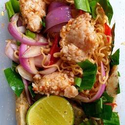 ยำมาม่าหมูเด้งหมูยอ