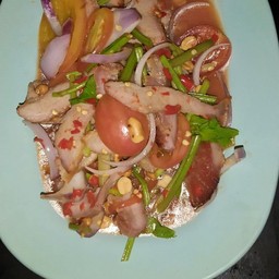 ยำคอหมูย่าง