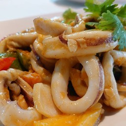 ปลาหมึกผัดไข่เค็ม