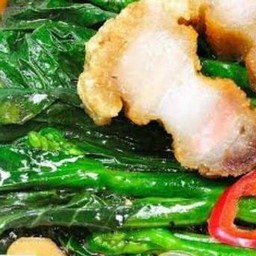 คะน้าฮ่องกงผัดหมูกรอบ