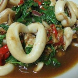 กะเพรากุ้งหมึกพิเศษราดข้าว