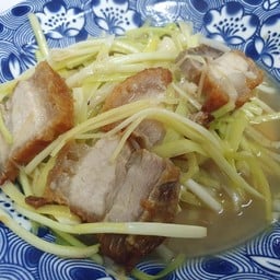 ผัดกุยช่ายขาวถั่วงอก+หมูกรอบ