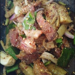 ซุปหน่อไม้ใส่คอหมูย่าง