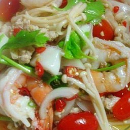 ยำม่าม่ากุ้งหมึก