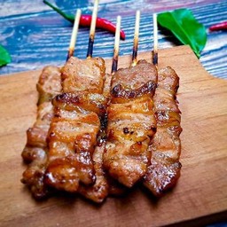 หมูปิ้งติดมัน 10 ไม้ + ข้าวเหนียว 2 ห่อ