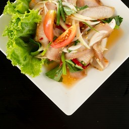 ยำคอหมูย่าง