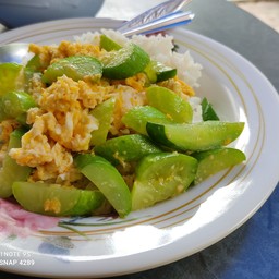 แตงกวาผัดไข่ไม่ใส่เนื้อสัตว์
