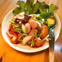 ยำไส้กรอก