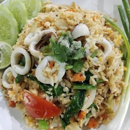 ข้าวผัดปลาหมึก