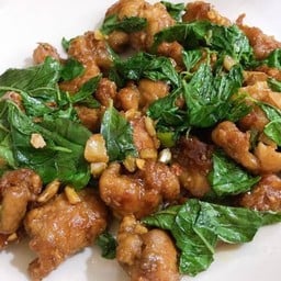 กระเพราไก่กรอบ