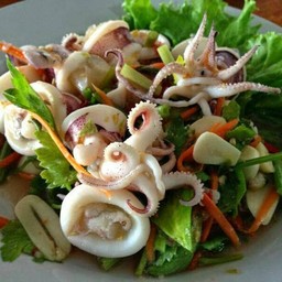 ยำปลาหมึก