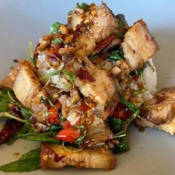 ข้าวกะเพราหมูกรอบ Fire Chilli