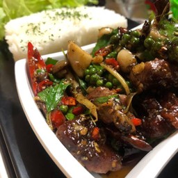 ข้าวราดผัดกะเพรา
