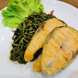 สปาเก็ตตี้เพสโต้ปลาแซลม่อน