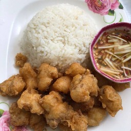 เอ็นไก่ทอดน้ำปลา +ไข่ดาว ราดข้าว