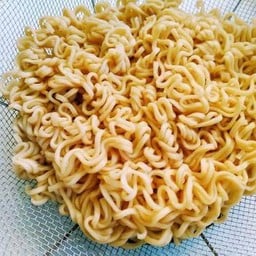 มาม่าลวกสำหรับทานกับเมี่ยง