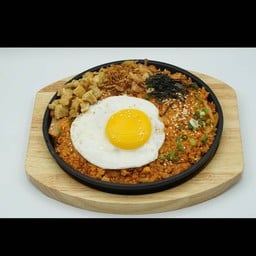 หมูสับผัดกิมจิคลุกข้าว (Stir-Fried Minced Beef & Rice with Kimchi)
