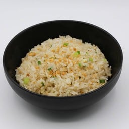 ข้าวผัดกระเทียม (GARLIC FRIED RICE)
