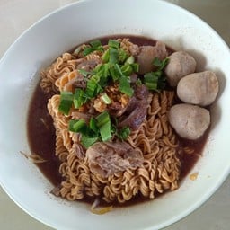 มาม่าน้ำตกลูกชิ้นเนื้อเปื่อย