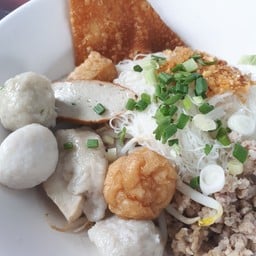 ก๋วยเตี๋ยวอาม่า ลูกชิ้นแคระ