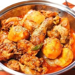 ไก่ผัดเผ็ดใส่ผัก Dakbokeumtung