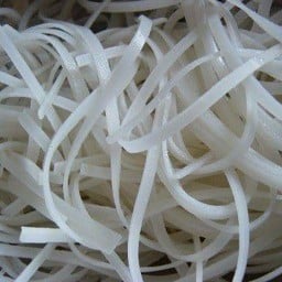 เส้นเล็กลวกสำหรับทานกับเมี่ยง