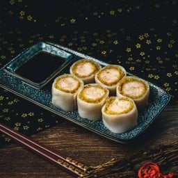 Deep-fried shrimp wrapped with rice noodle