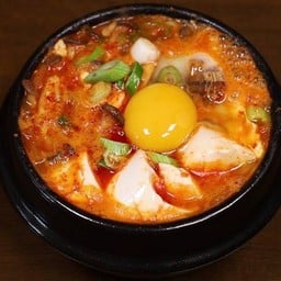 ซุปเต้าหู้อ่อนใส่ไข่ Soondoobu Jigae