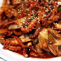 ปลาหมึกผัดเผ็ด Jukkumi Bokkeum