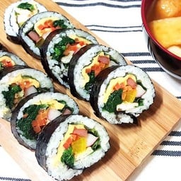 ข้าวห่อสาหร่ายสไตล์เกาหลี Kimbab