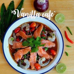 ยำแซลมอนกุ้งสด
