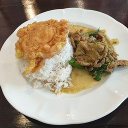 พริกแกงเขียวหวานปลาหมึกราดข้าว